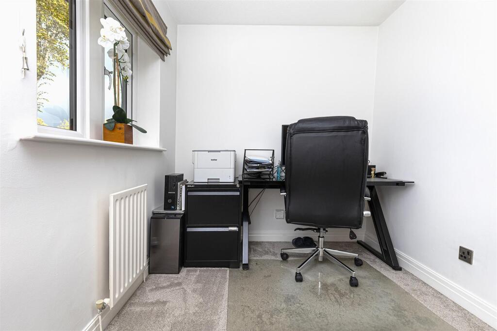 Bramleys Estate Agents - Crow Lees Gardens (29).jp