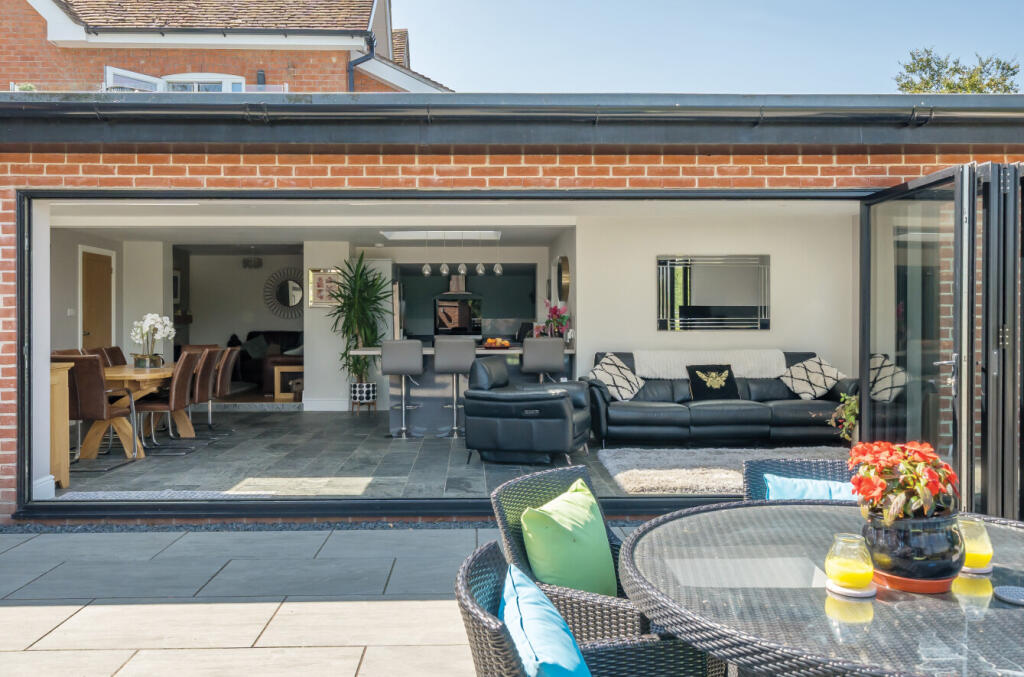 1339637-9-6899d24...