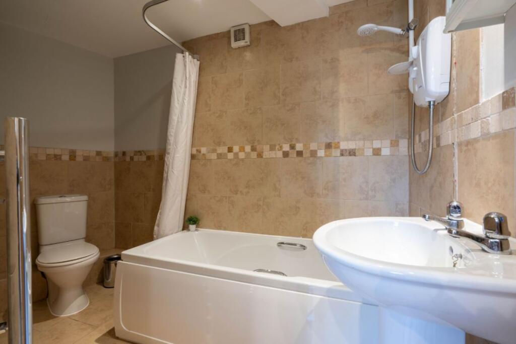 SYF6 - Bathroom