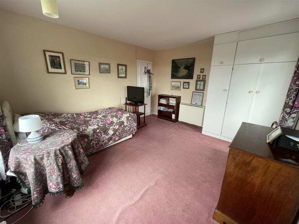 Bedroom One 1.jpeg