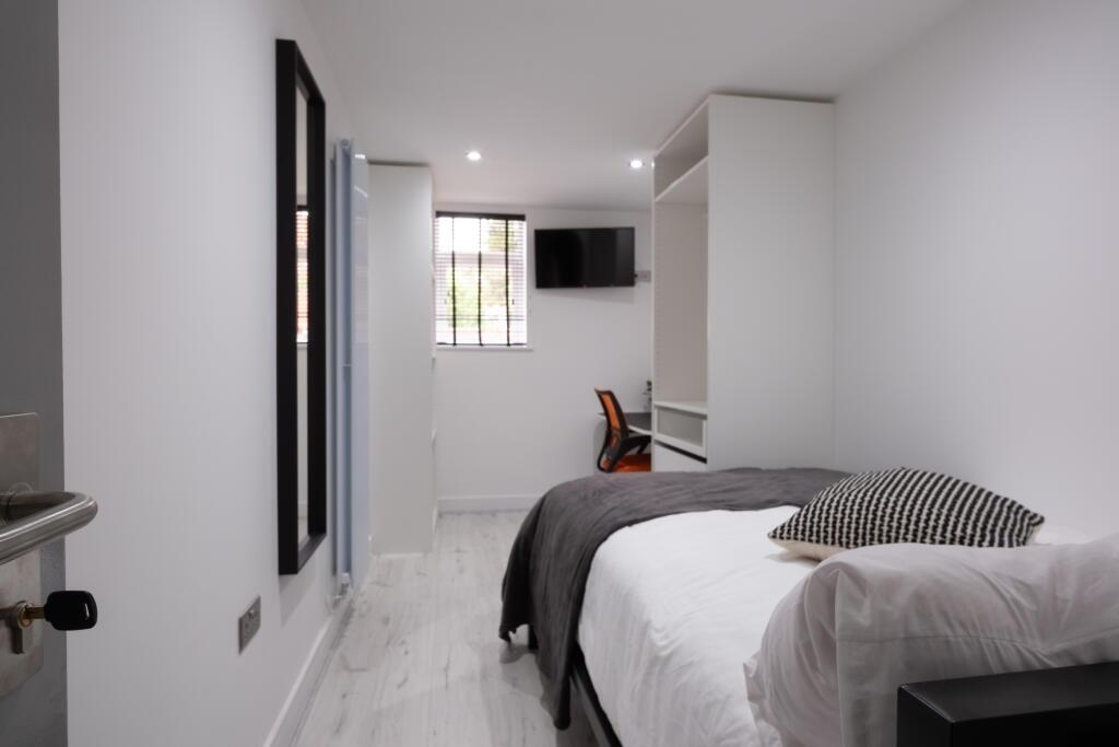 A beautifully designed double bedroom featuring...