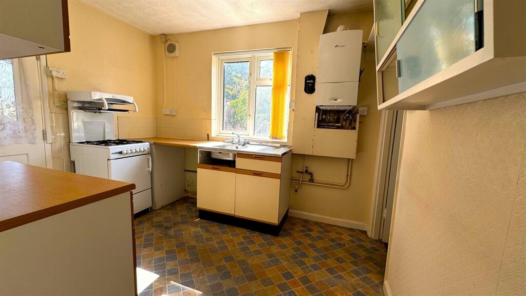 Kitchen (1).jpg