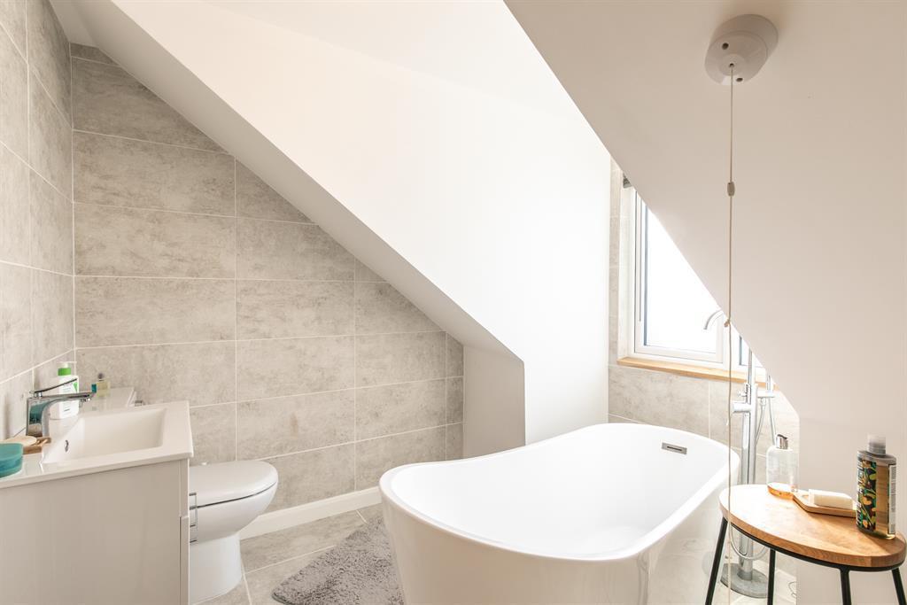 ENSUITE BATHROOM