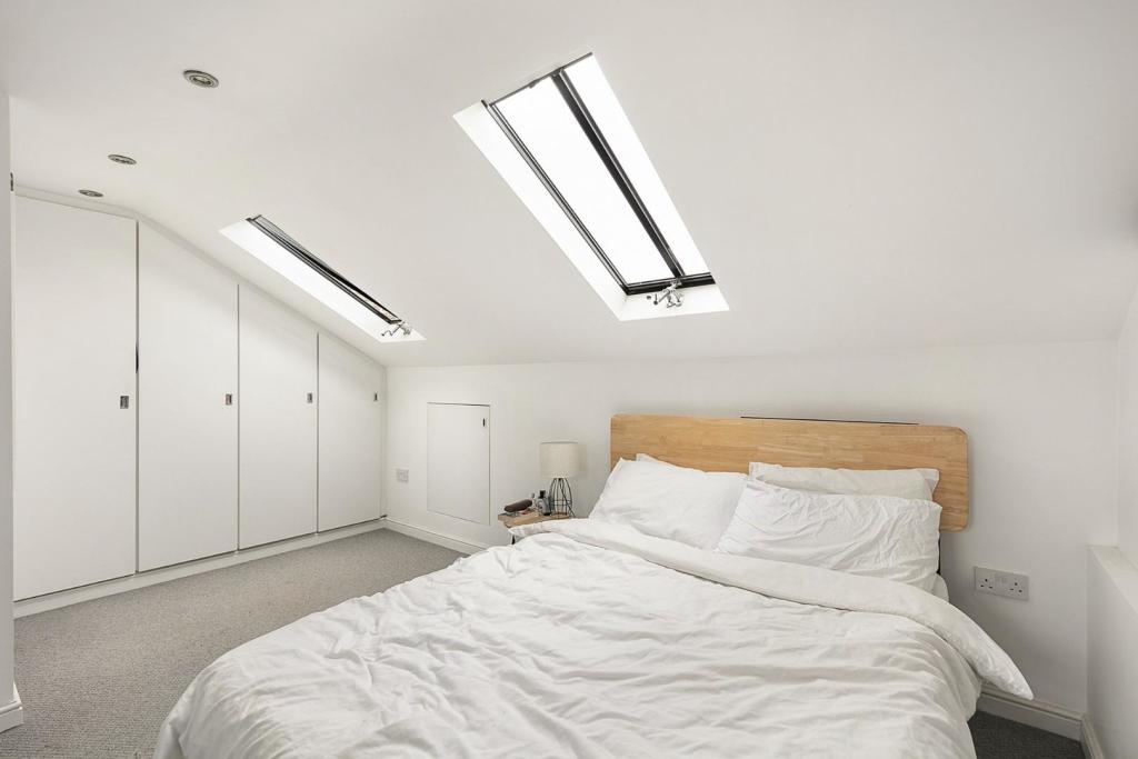 Bedroom (5).jpg