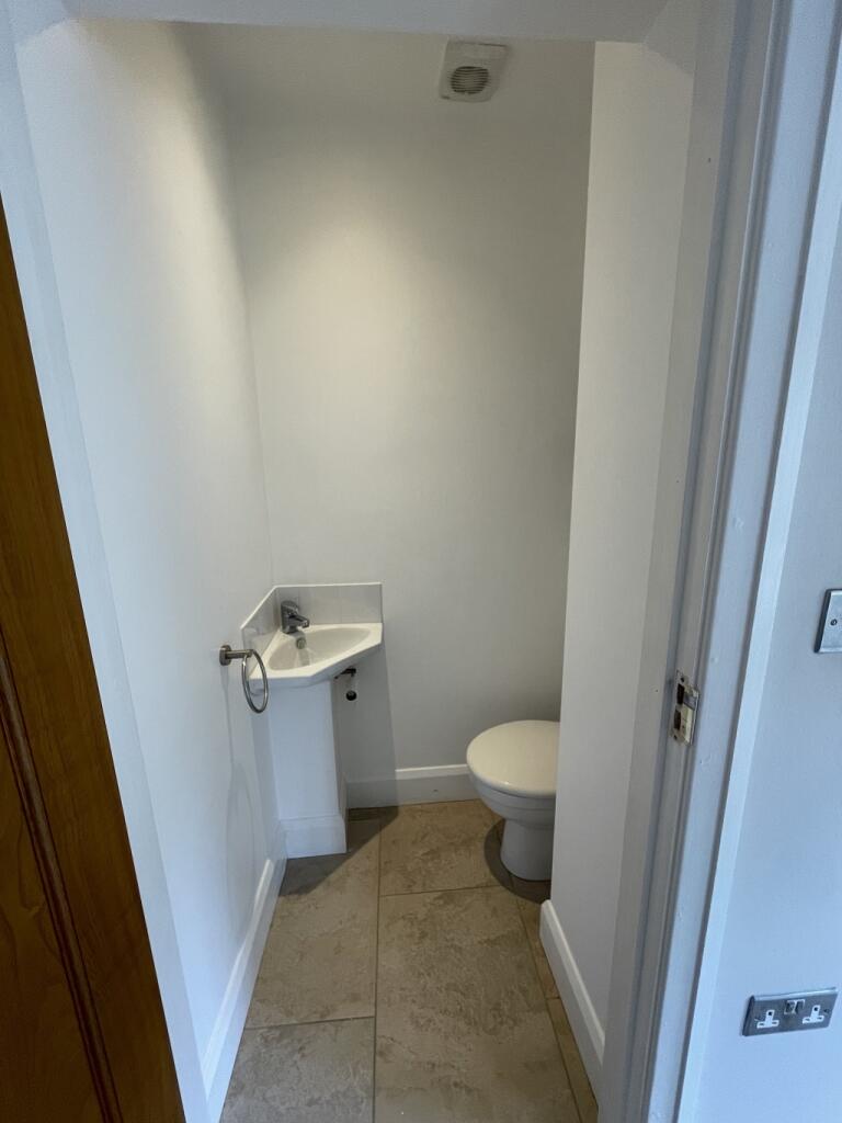 12 Roundhill Close, Exeter  - downstairs cloak