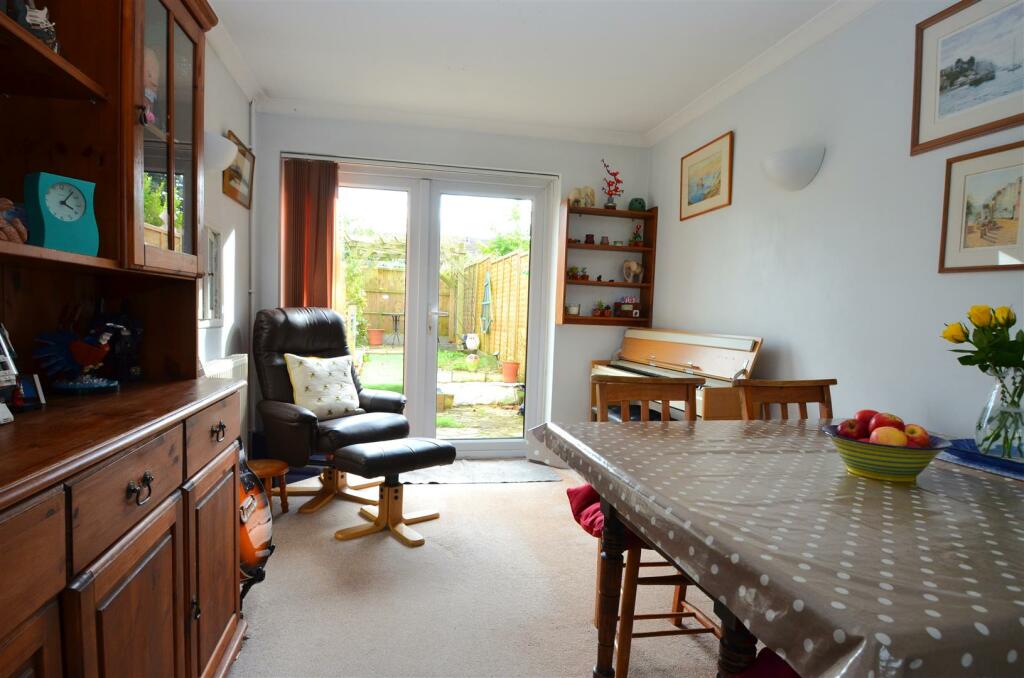 Lounge/Dining Room