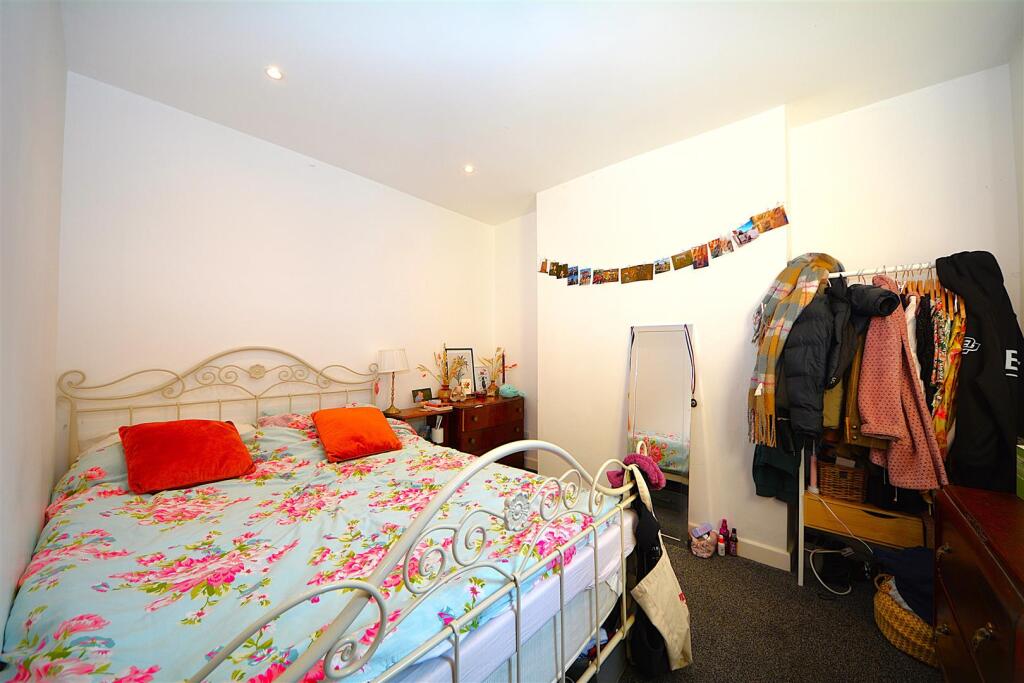Bedroom 2.JPG