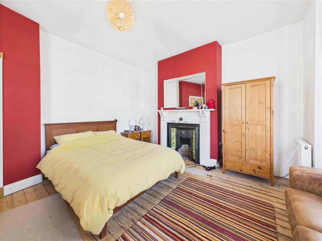 Bedroom: