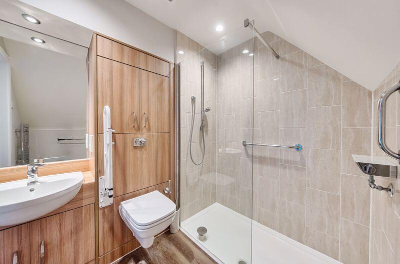 First bedroom ensuite