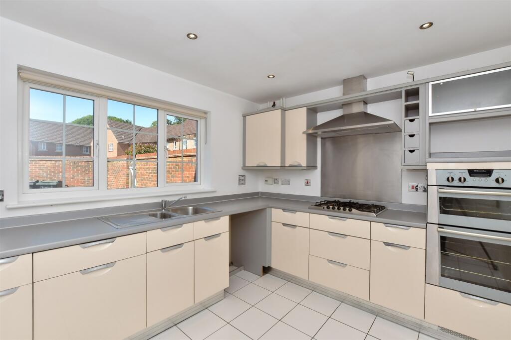 Kitchen/Breakfast Area