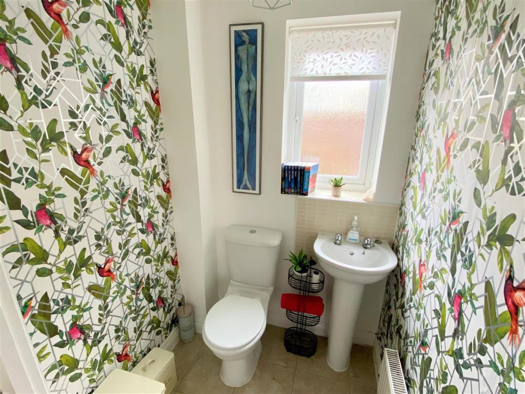 20 The Hurlings WC