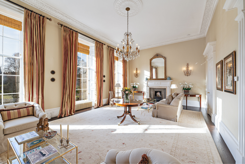 28' Drawing Room