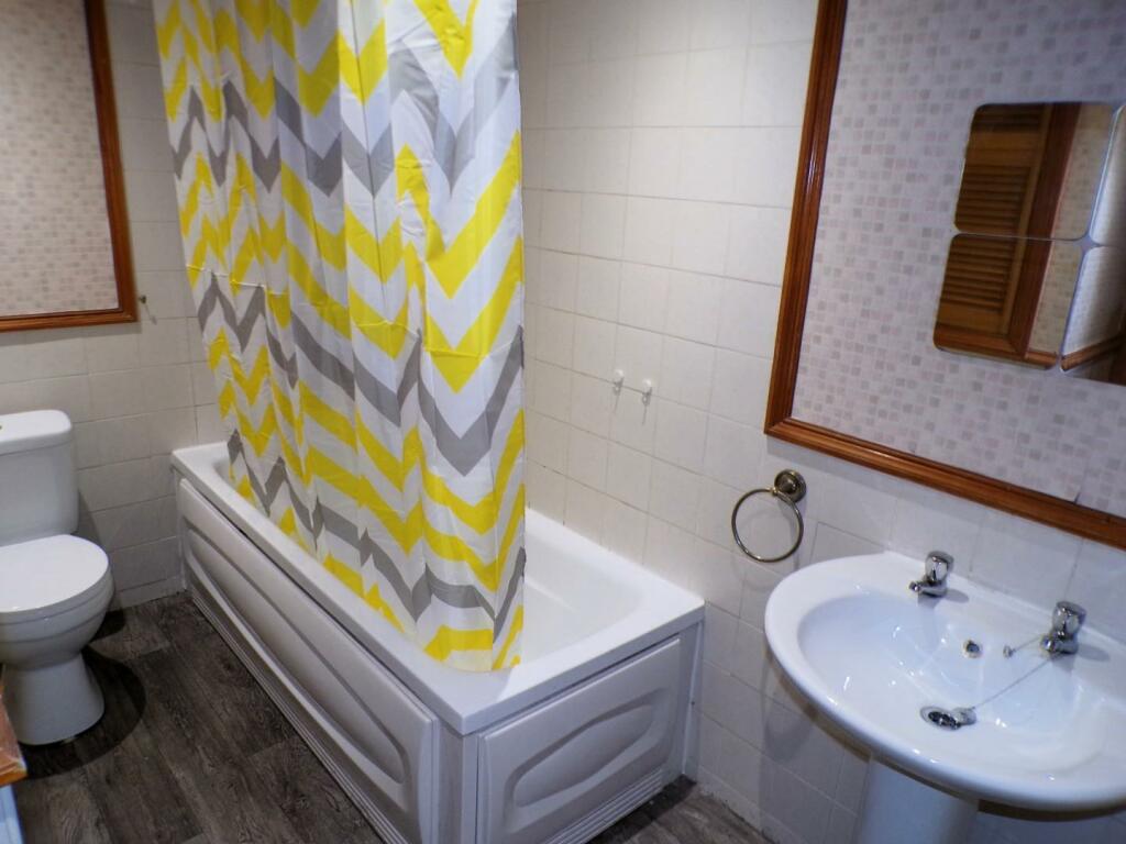 OldRd131bath.JPG