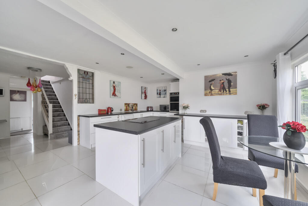 1302278-3-683b17f...