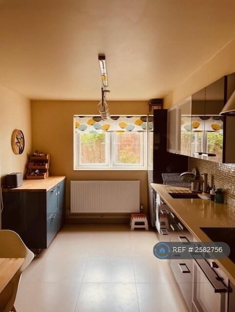 Kitchen Photo 1