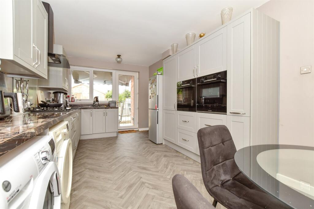 Kitchen /Breakfast Room