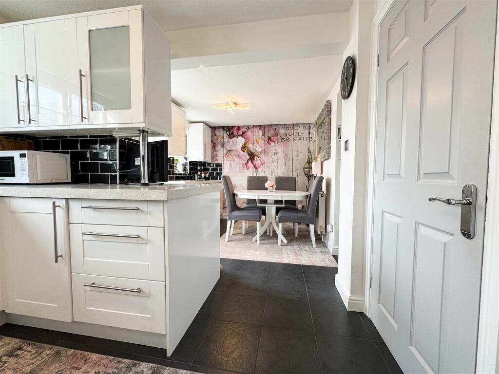 KITCHEN BREAKFAST ROOM