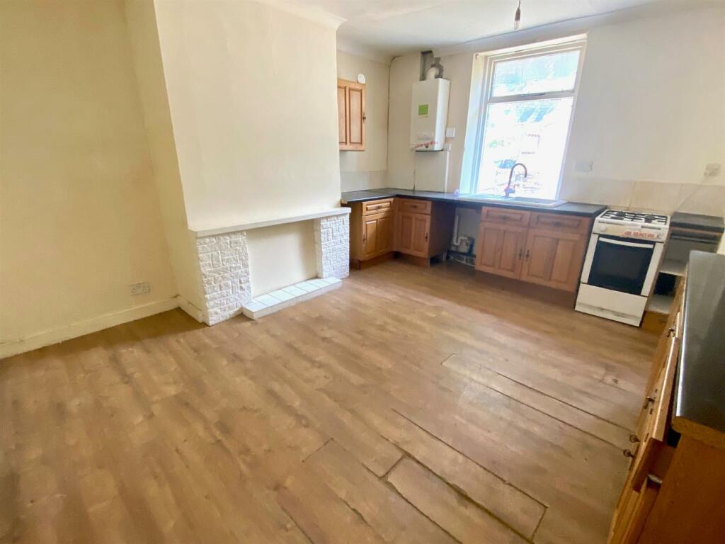 Huddersfield road 290 kitchen empty.jpg