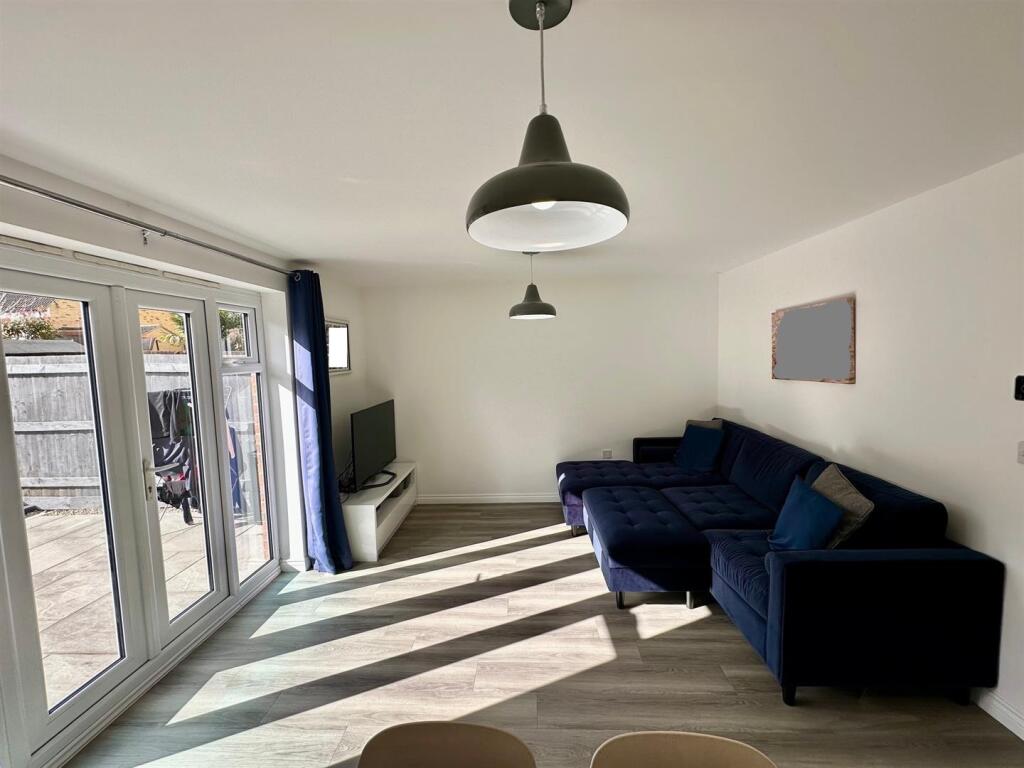 Lounge/Dining Room