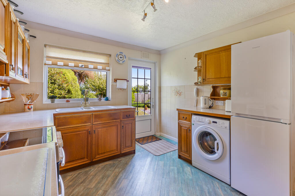 10 Kitchen 12 Deer Park Road Stoke Fleming - 25061