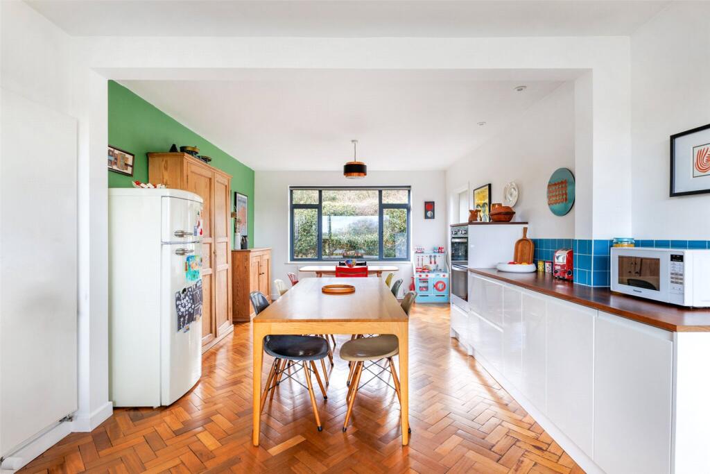 Kitchen/Breakfast L
