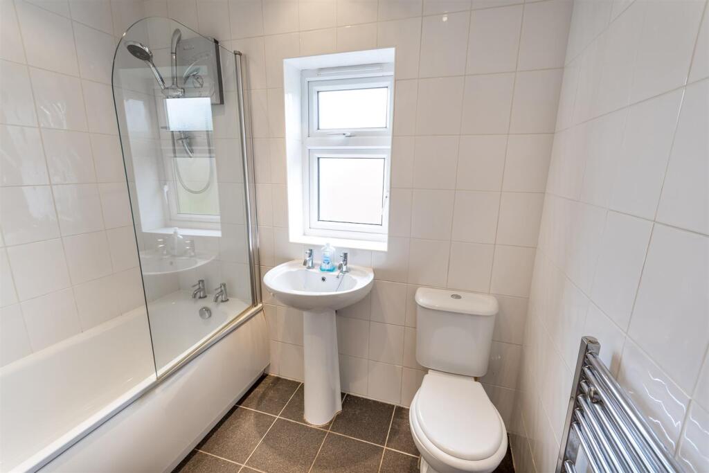 DSC_5222-Edit_bathroom.JPG