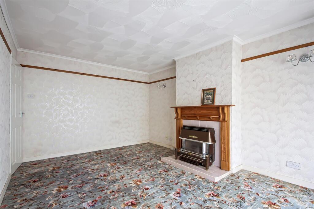 Oakcroft Gardens 96-008.jpg