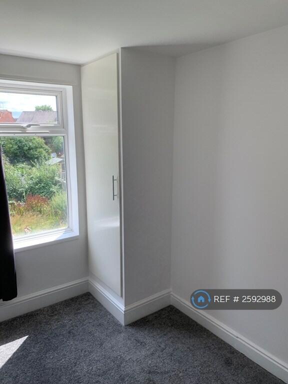 Bedroom 3 - Fitted Wardrobe