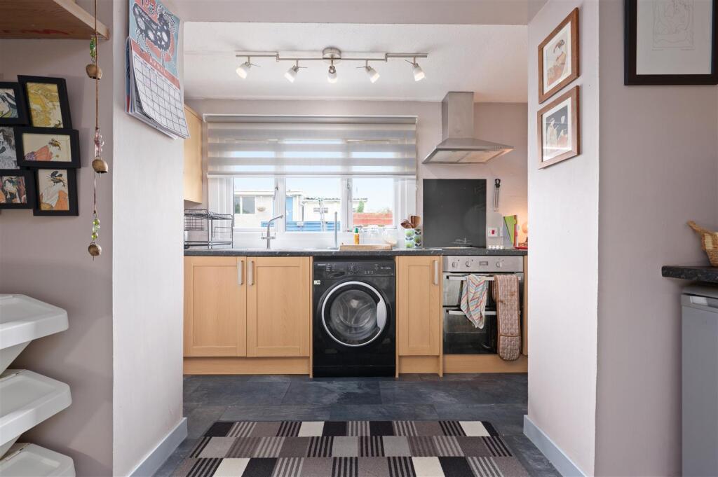 5 Forker Avenue 011.JPG