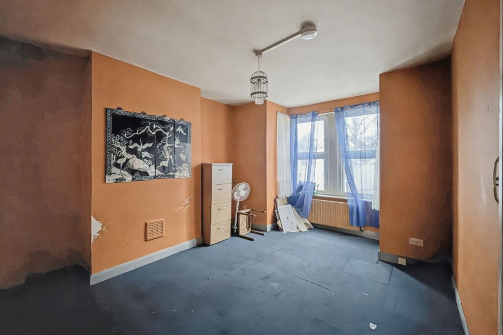 Flat B, 10 Colchester Road, London, E10 6HA