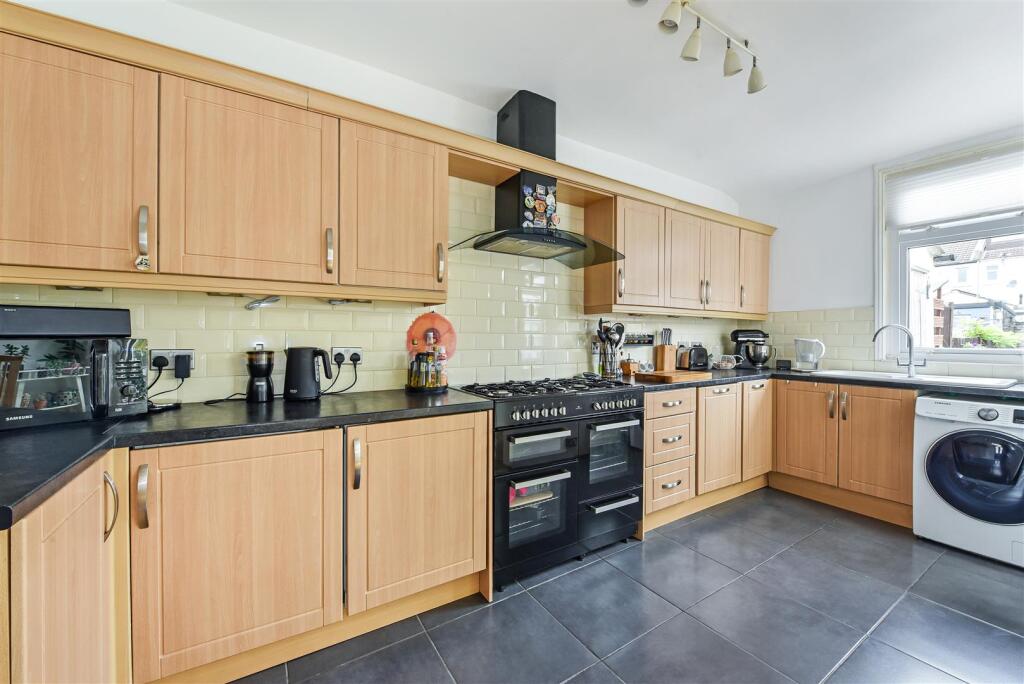 Kitchen to window.jpg