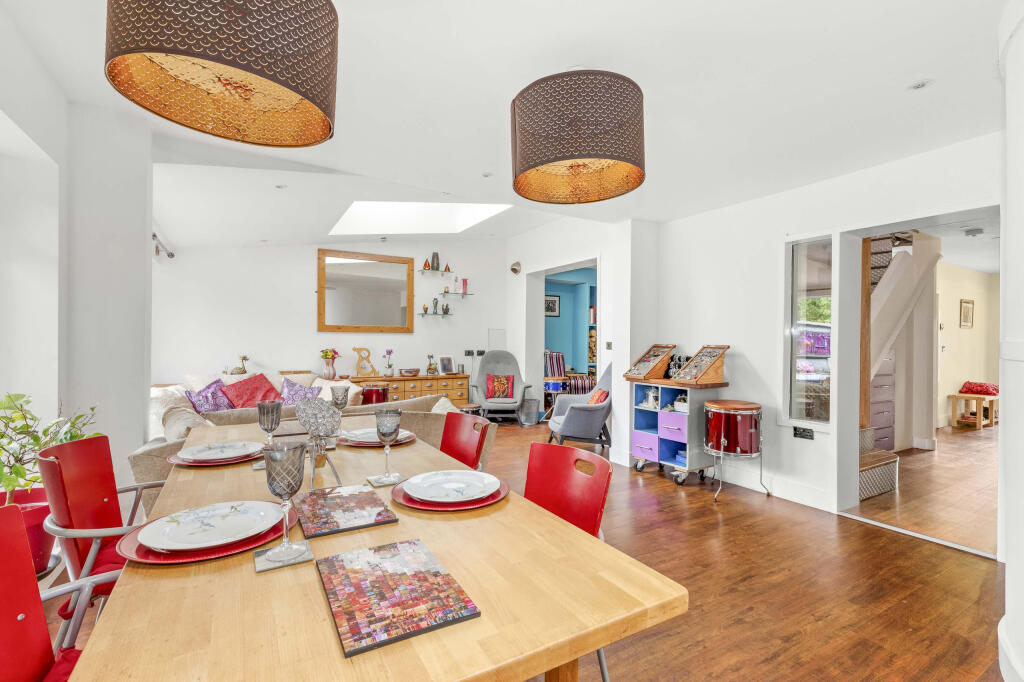 145 Courthouse Road, SL6 6HY (LOW RES)-18