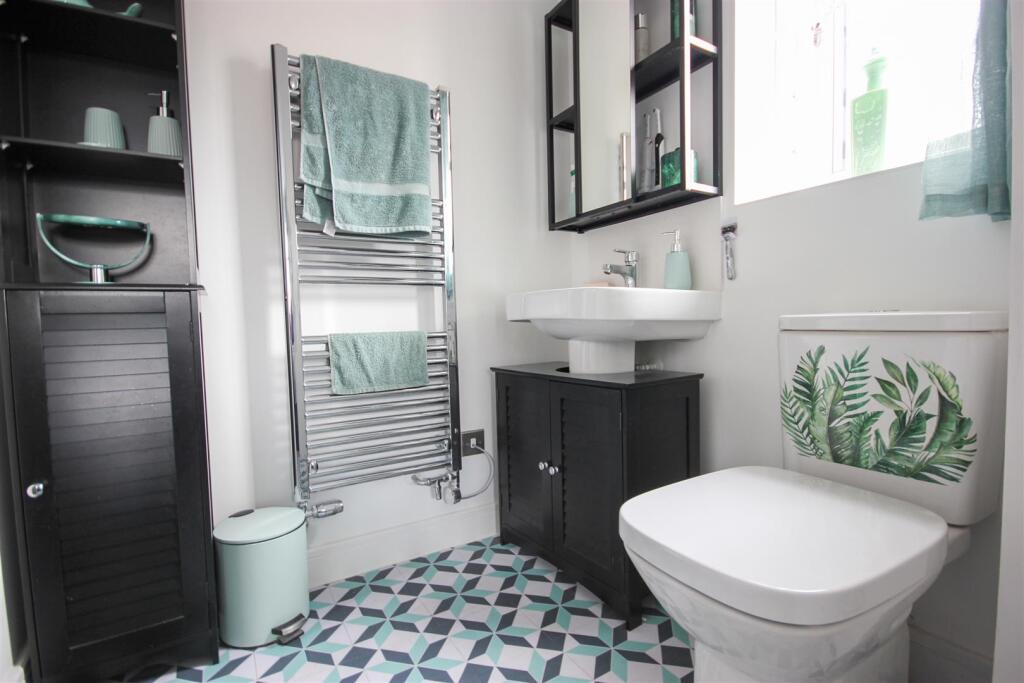 ensuite.JPG