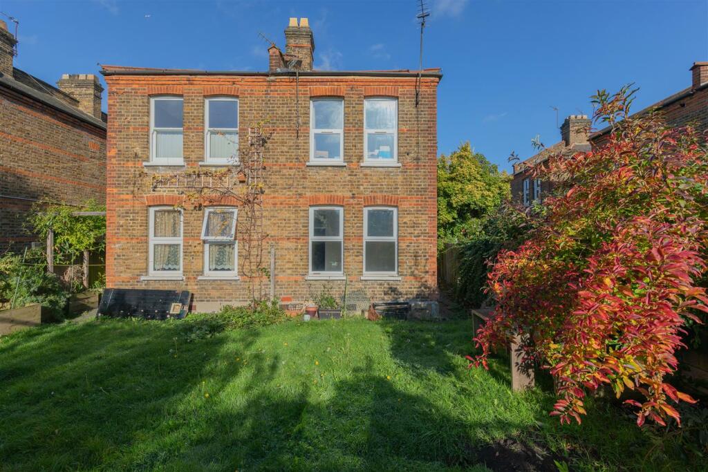 Winns Avenue, E17