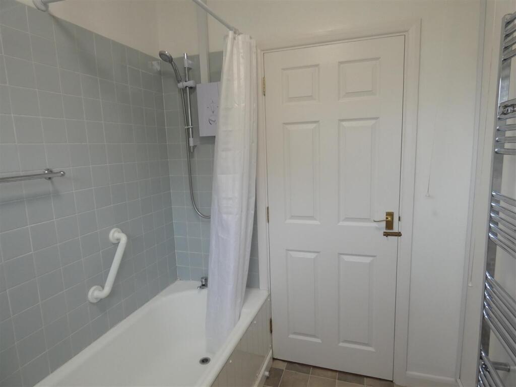 bathroom picture 2.JPG
