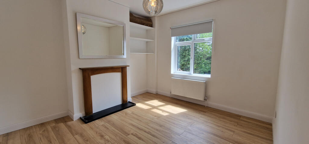 FIRST FLOOR REAR BEDROOM