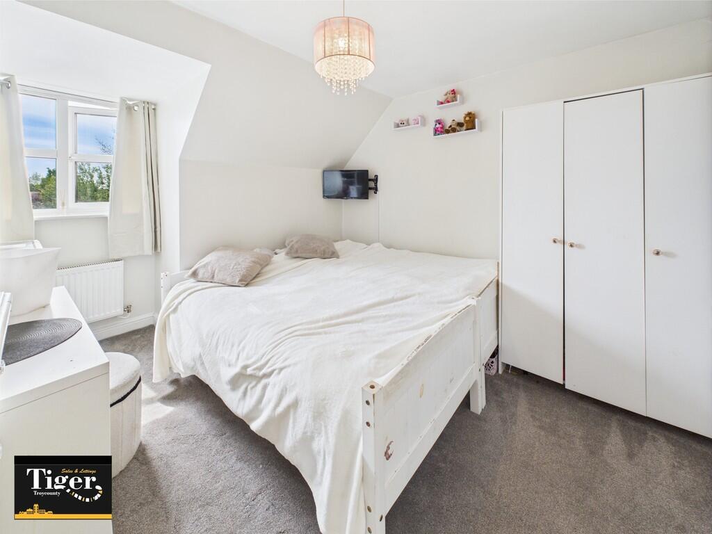 CAM02176G0-PR0571...