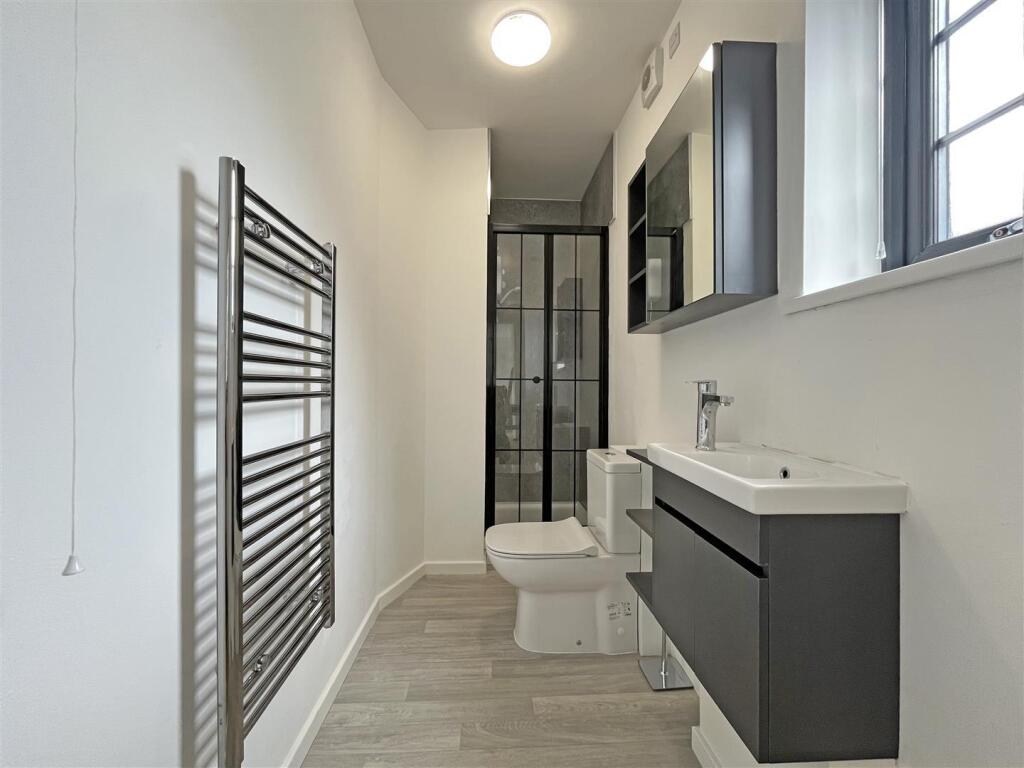 Flat 6 Shower Room