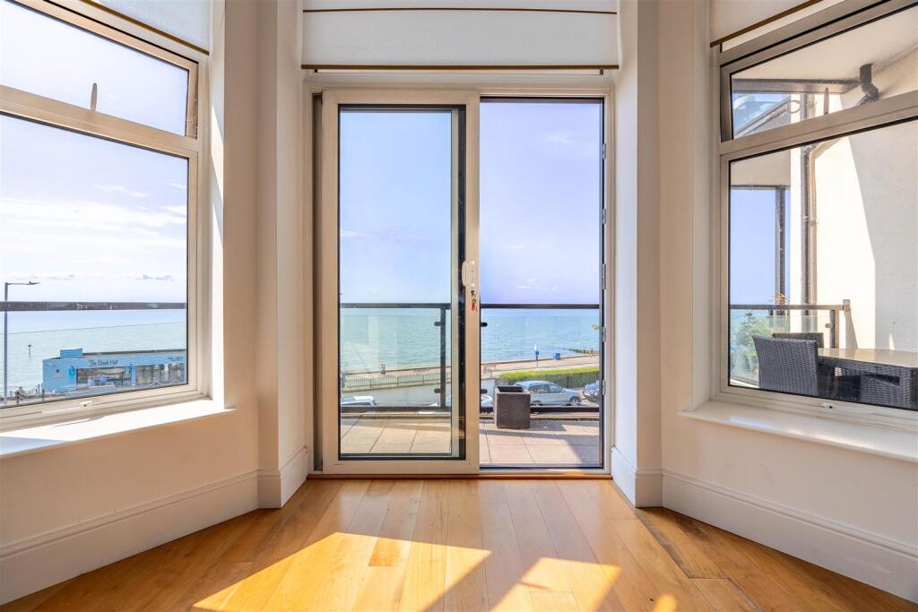 Lounge/Balcony View