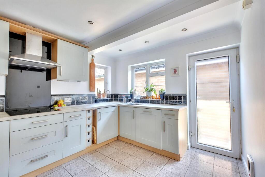 Kitchen_1.jpeg