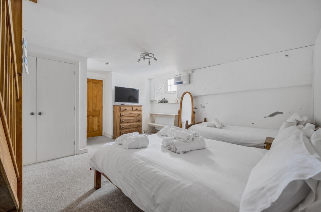 1300725-5-68374ea...