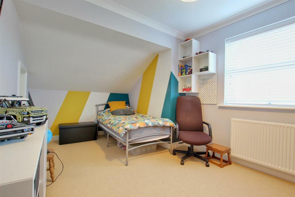 BEDROOM 2