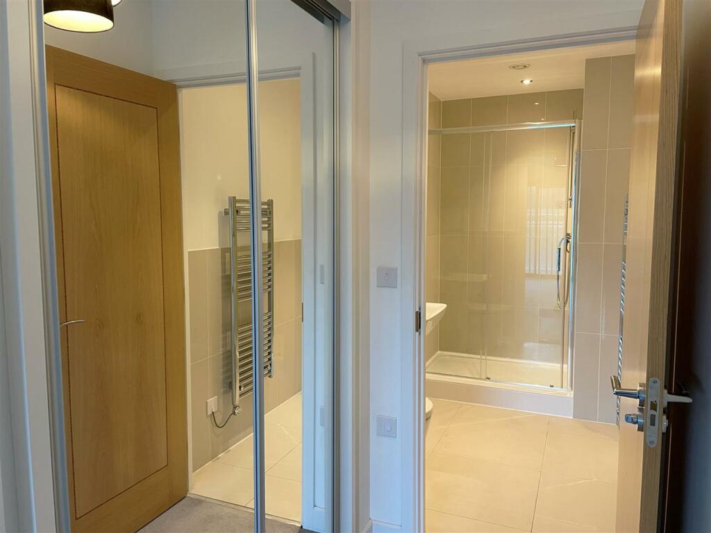 Bed 1 - En Suite.JPG