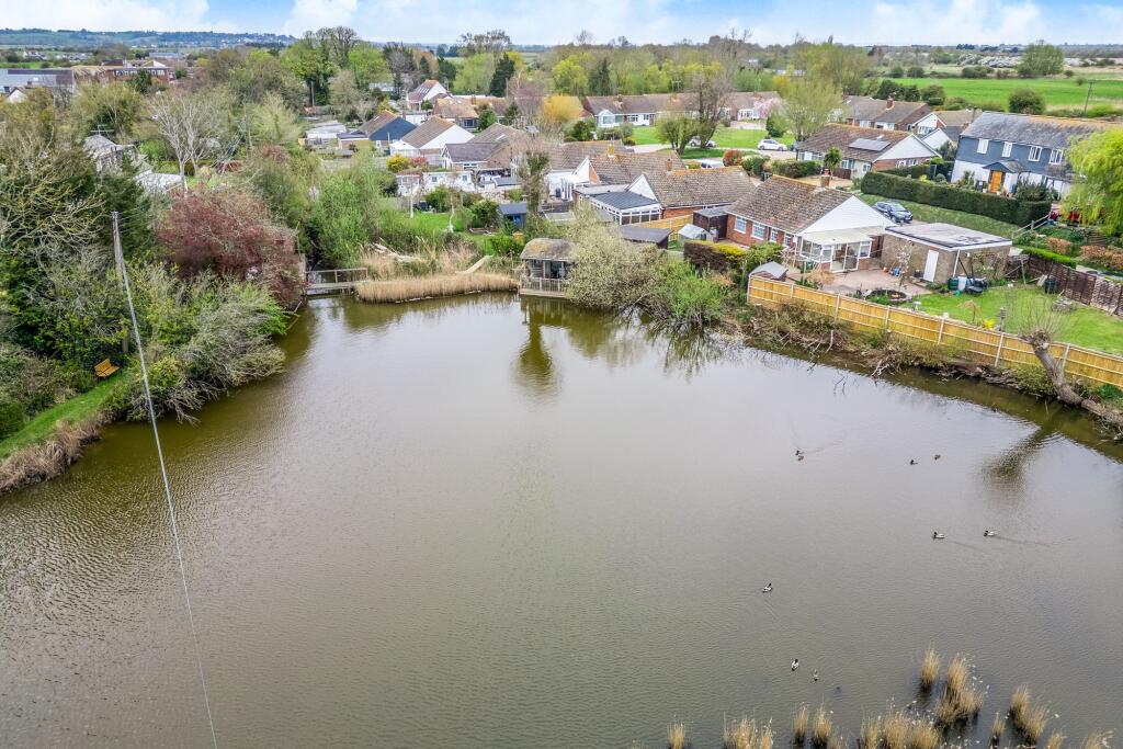 Pond &amp; Bungalow