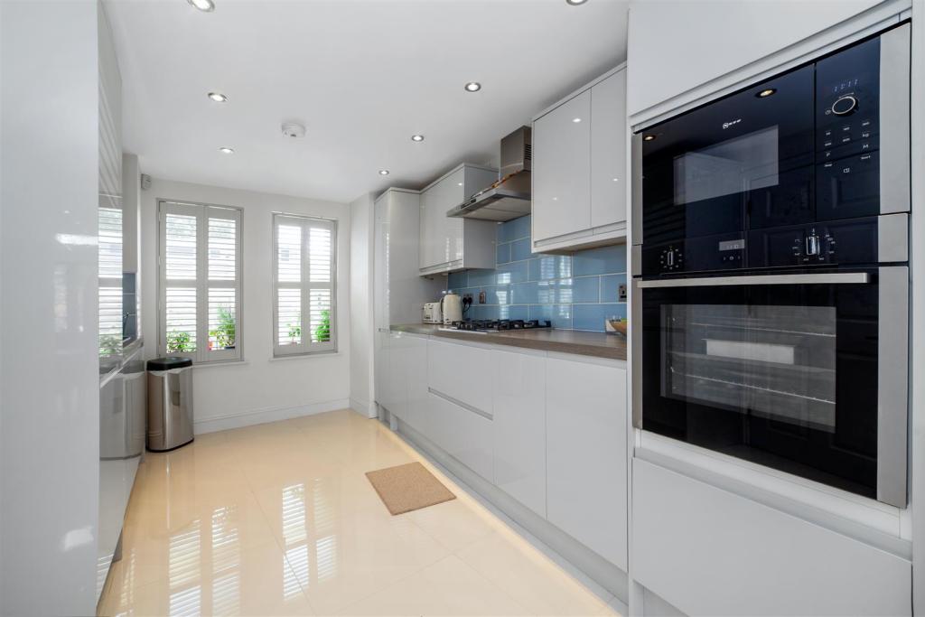 Modern Fitted Kitchen