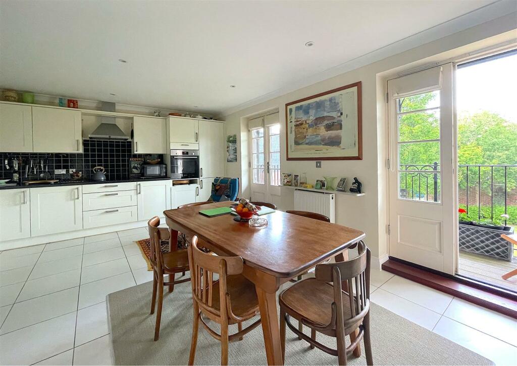 kitchen dining 3.jpg