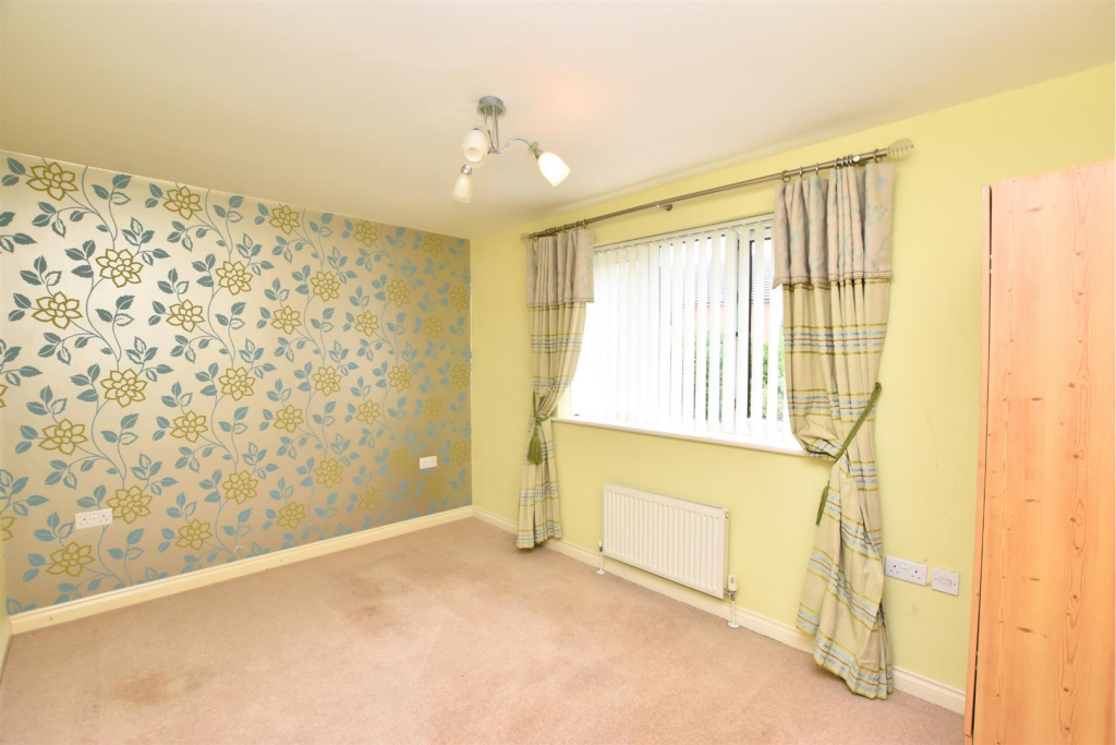 BEDROOM 2 (REAR)