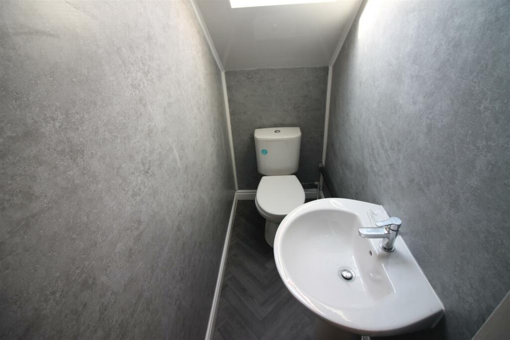 30RPA-Bathroom 2.JPG