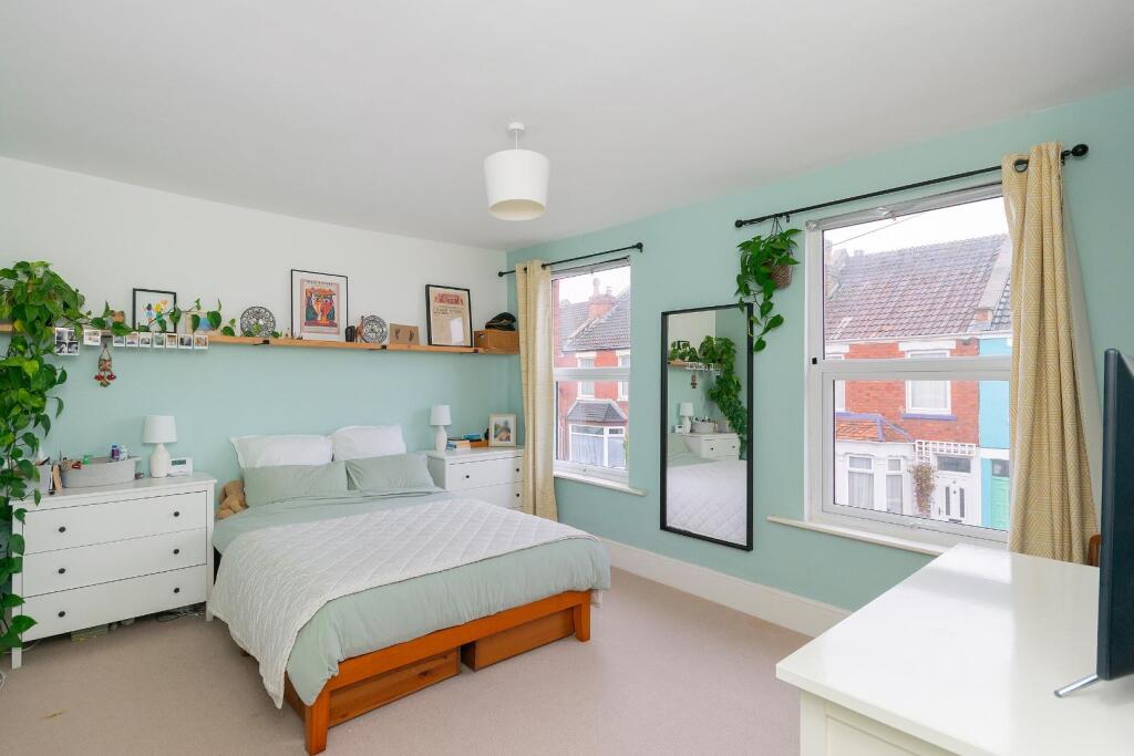 0M1RFS - Bedroom B.jpg