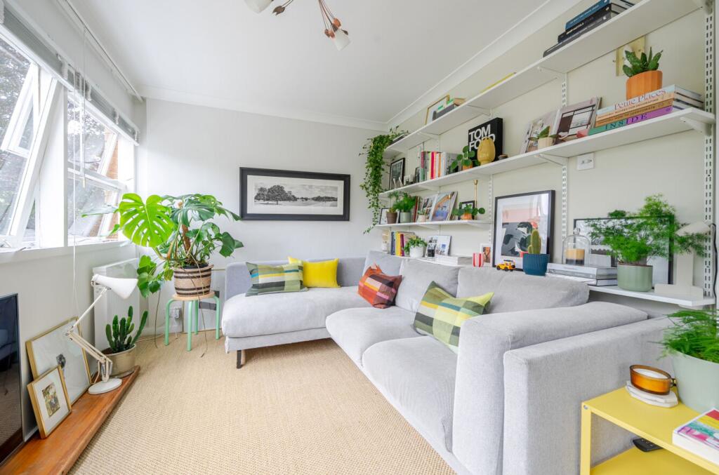 RECEPTION ROOM 2/LOUNGE